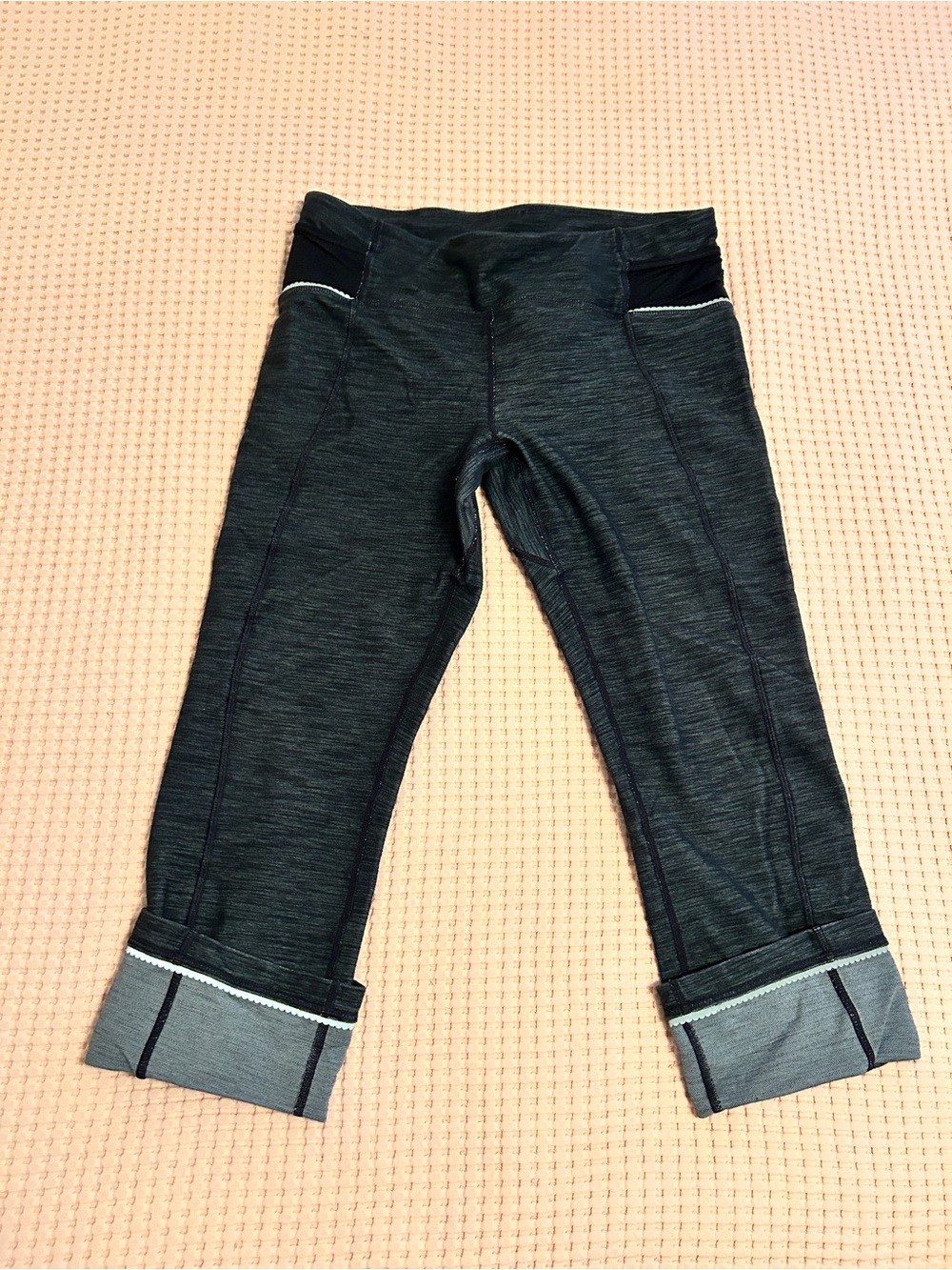 LULULEMON Ride On Crop sz 8 Deep indigo Denim Luon  Preowned Exellent condition